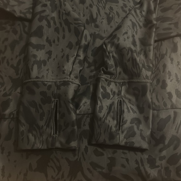 Calia Mock Neck Long Sleeve Leopard Shirt - Picture 3 of 5